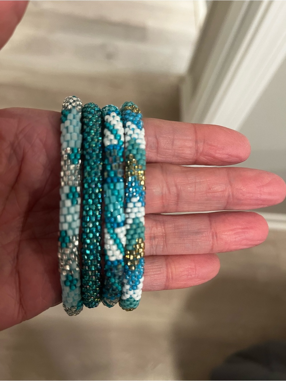 Set of 4 Laura and Lily bracelets - Turquoise & White